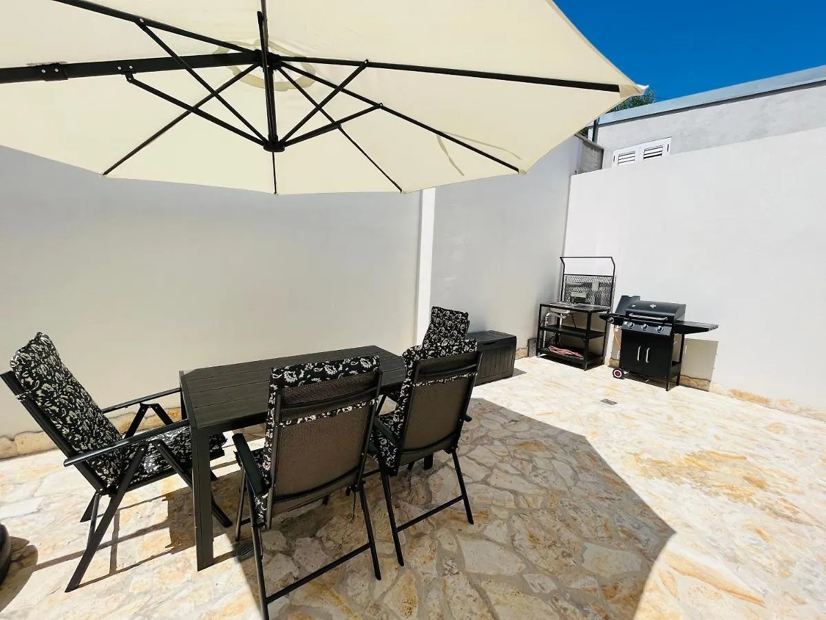 Lovely Apartment Vila Zala Kali